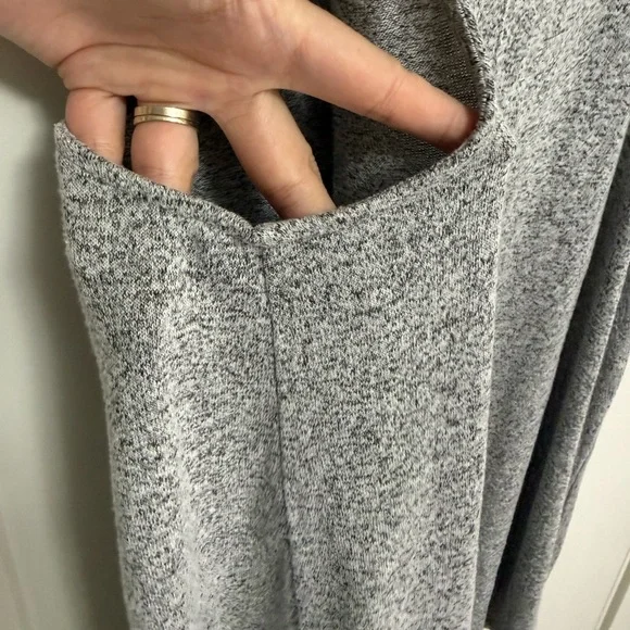 Old Navy Gray Sleeveless Women's Top in size L - Picture 6 of 7